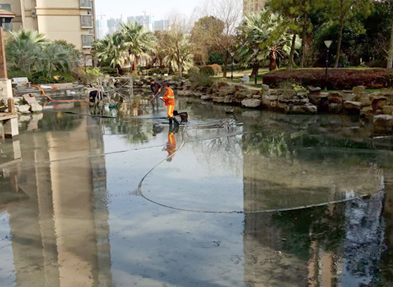 东区景观池淤泥清理