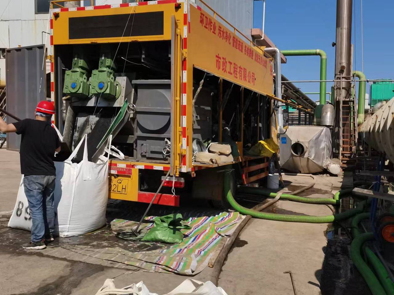 东区淤泥压干处理